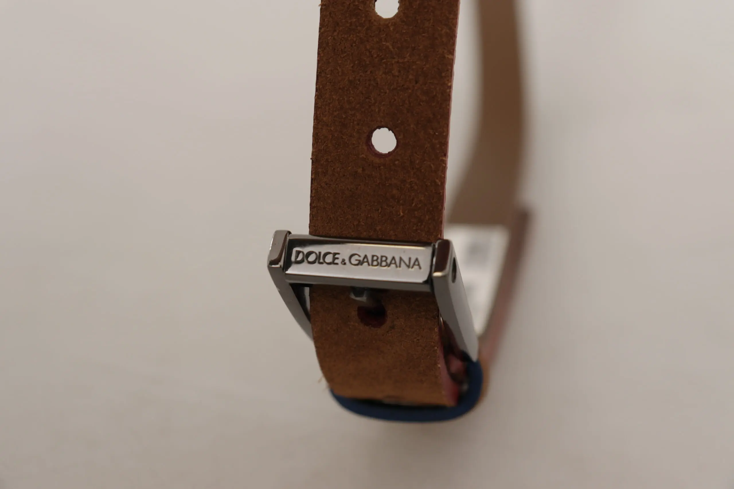 Belgi Dolce & Gabbana Chic Suede Beltdagi logotipi o'yma tokali