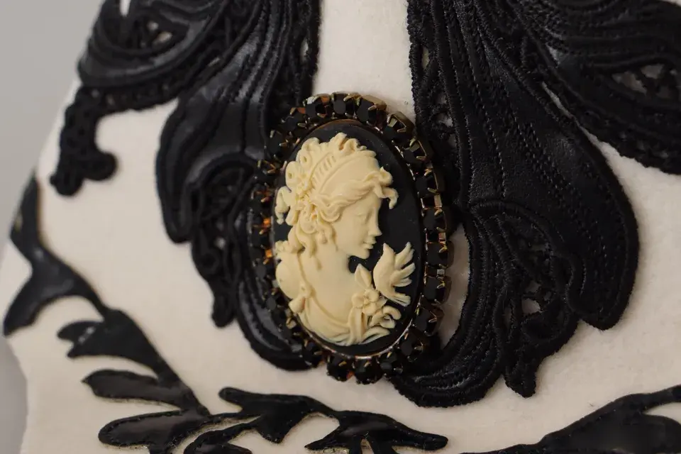 Шляпа Dolce & Gabbana Белый Черный Шерсть Вышивка Брошь-Камея