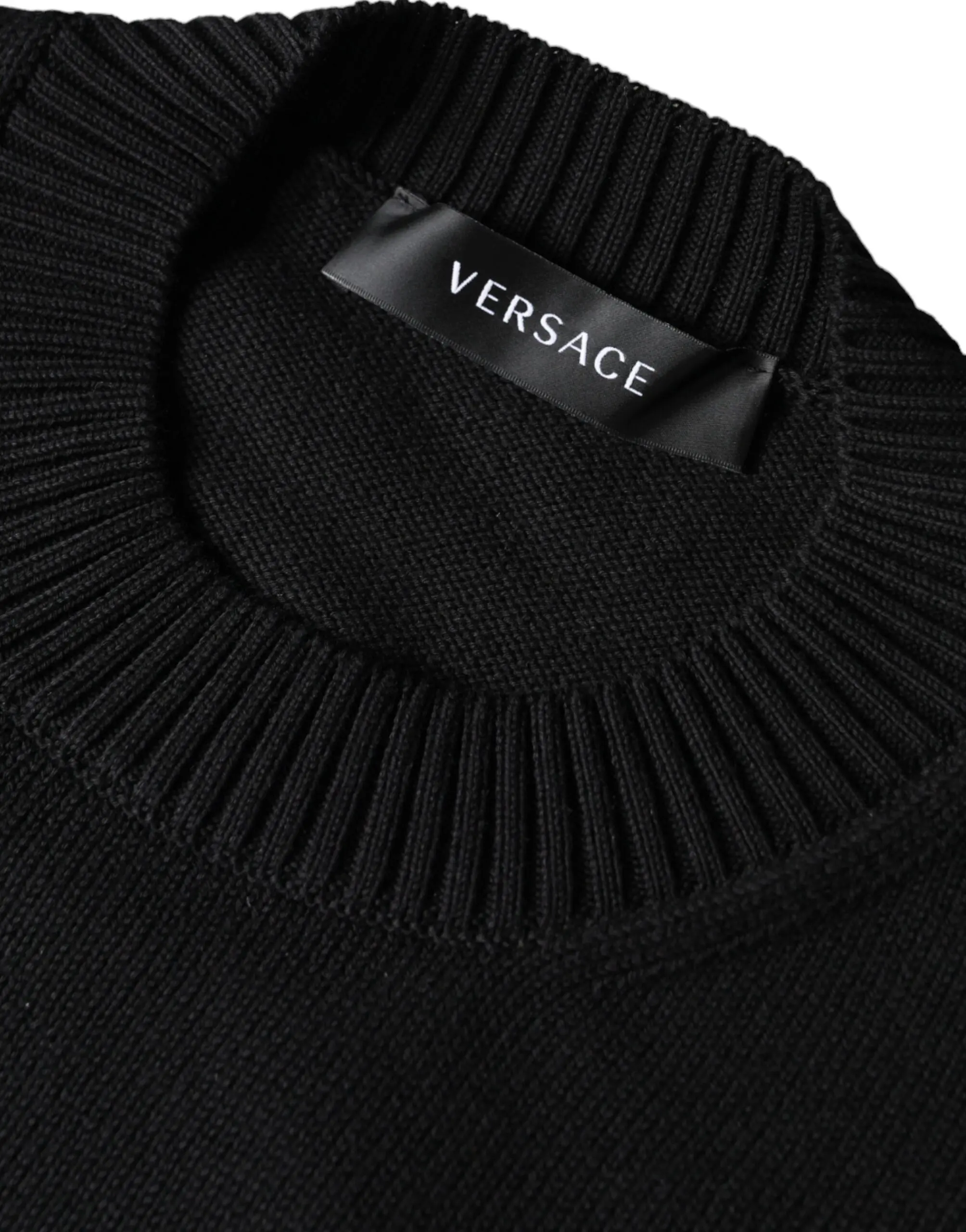 Свитер-пуловер Versace Черный с вышивкой Medusa, с круглым воротом