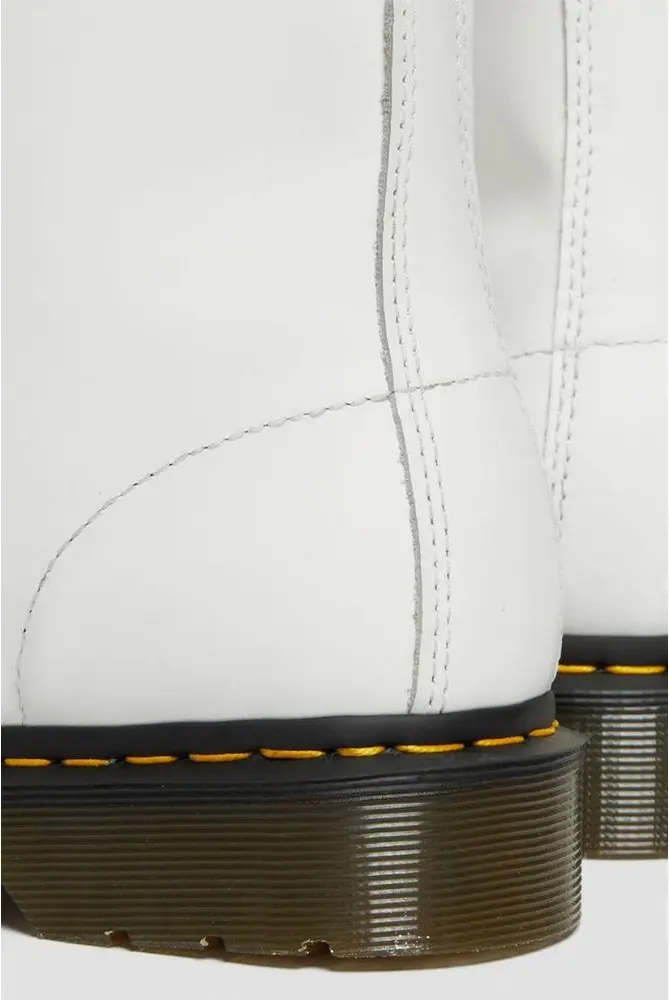 Ботинки Dr. Martens белые кожаные на шнуровке