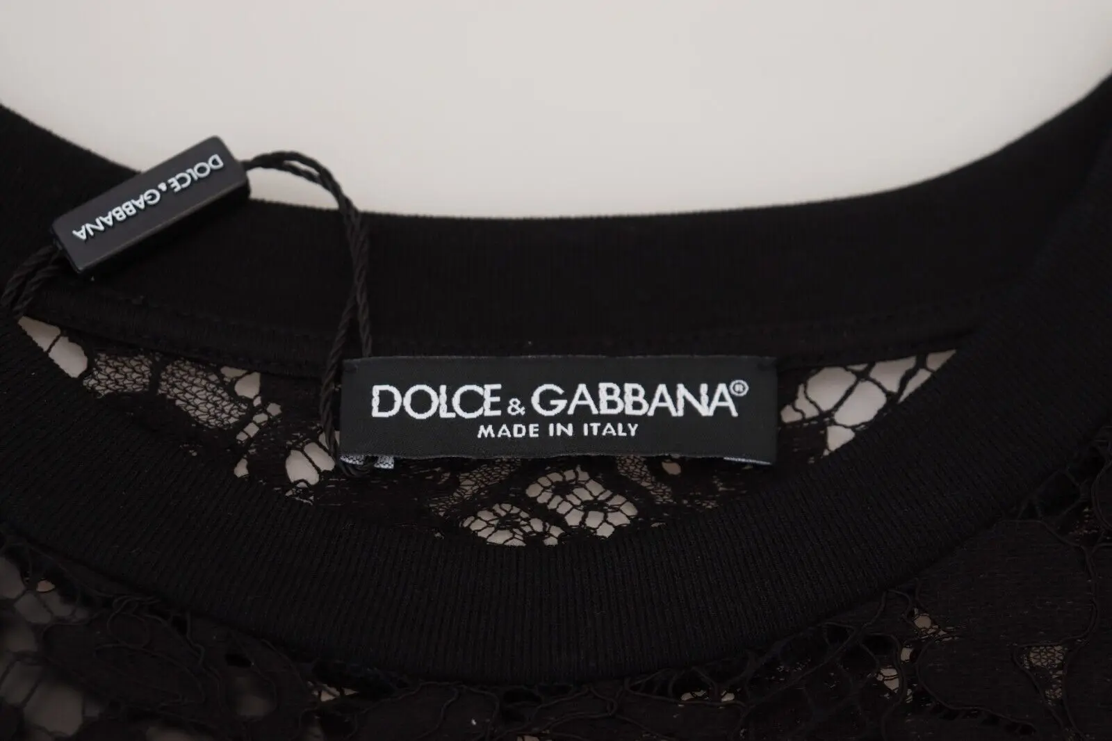 Черное платье-футляр Dolce & Gabbana с цветочным кружевом