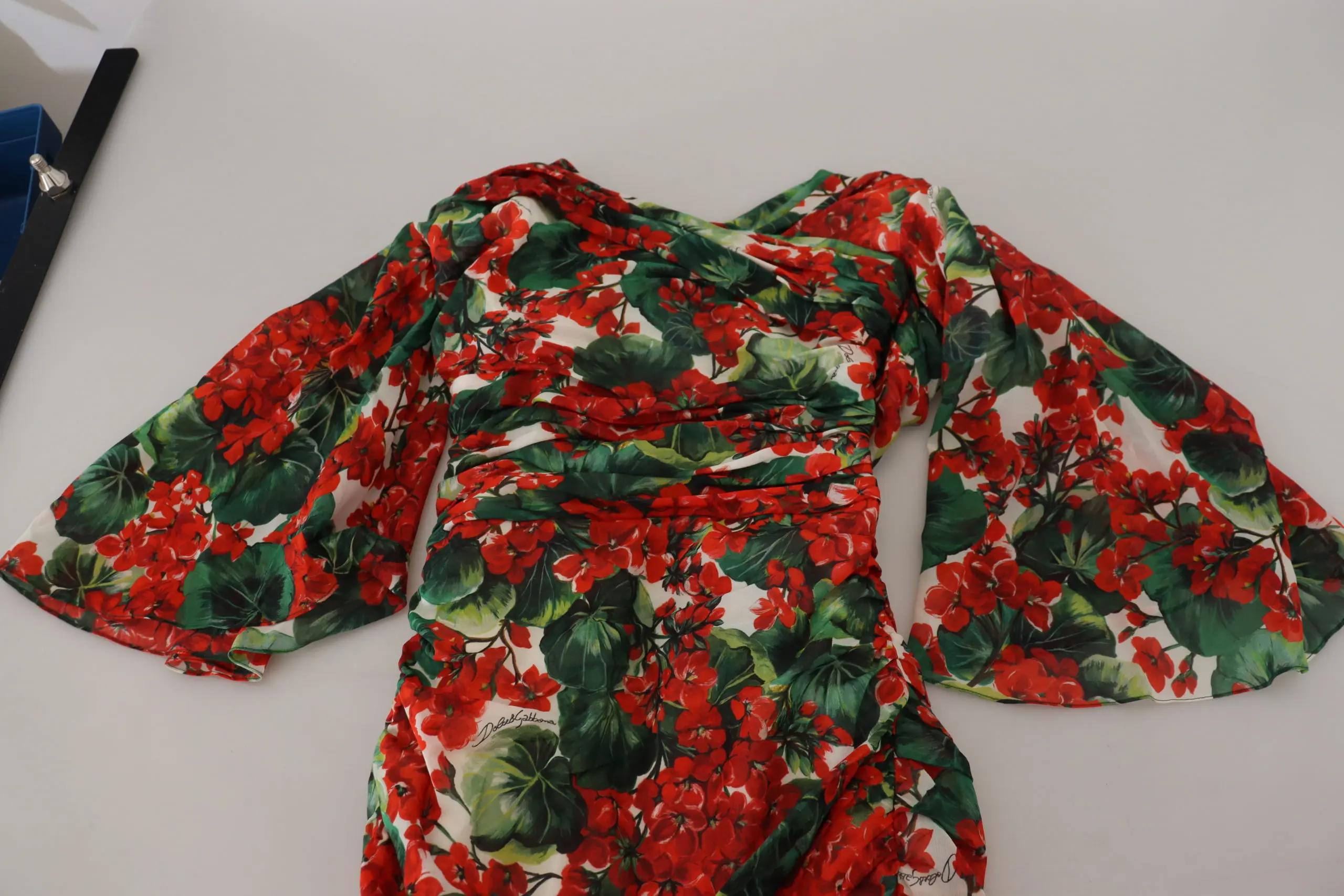 Платье-футляр Dolce & Gabbana Multicolor Geranium Silk Sheath Midi Dress
