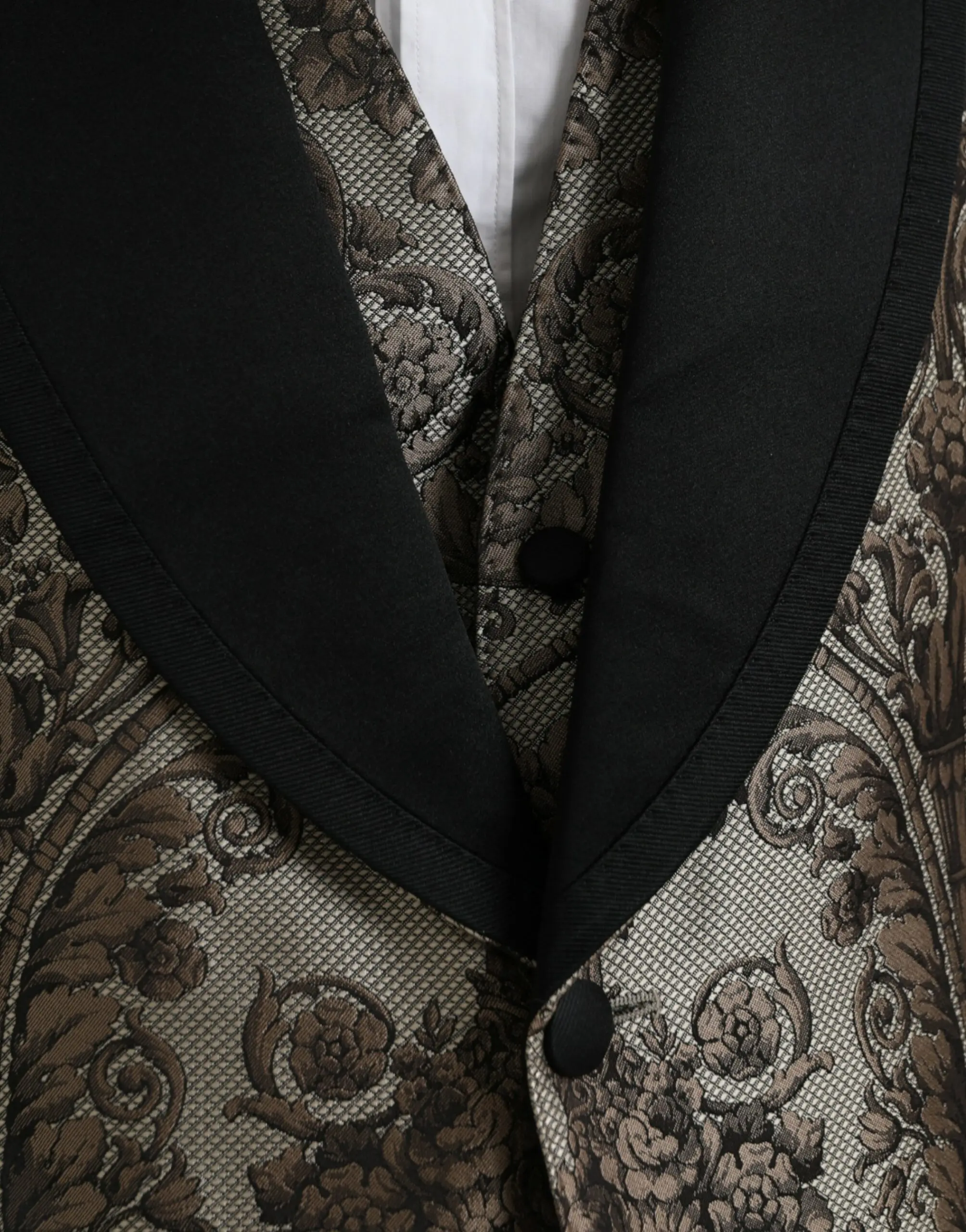 3 ta Dolce & Gabbana kostyumi
