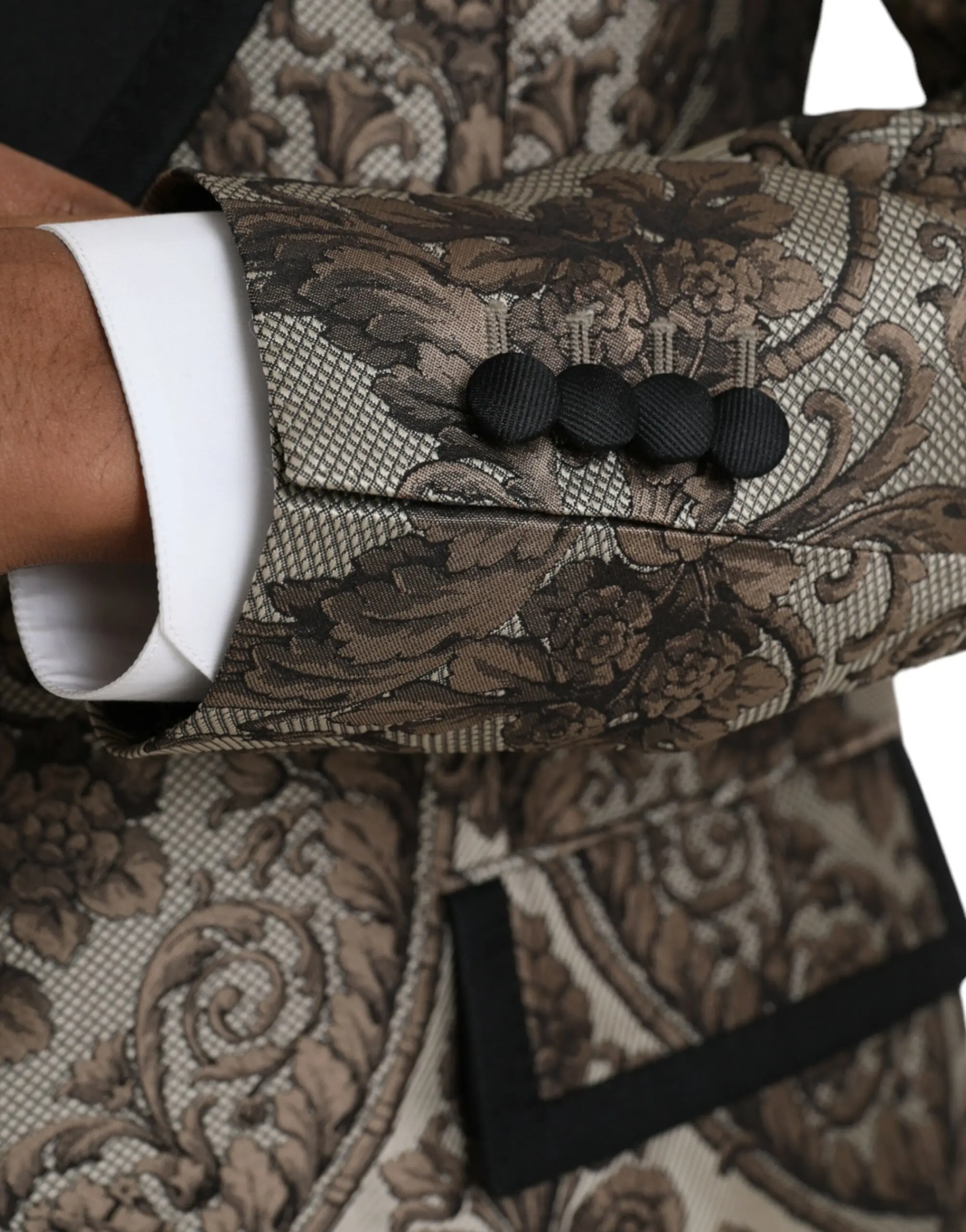 3 ta Dolce & Gabbana kostyumi