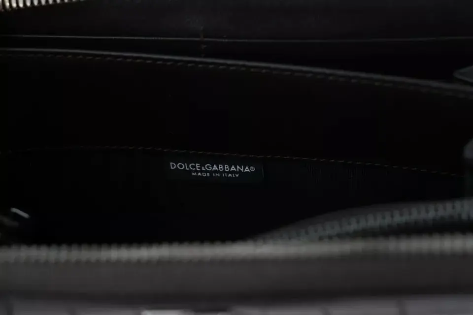 Dolce & Gabbana portreti, jigarrang ekzotik charm matodan tikilgan, zip xochrasi bo'lgan klassik klutch sumkasi