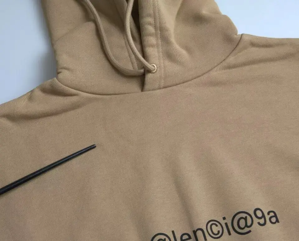 Balenciaga Tudorli sviter