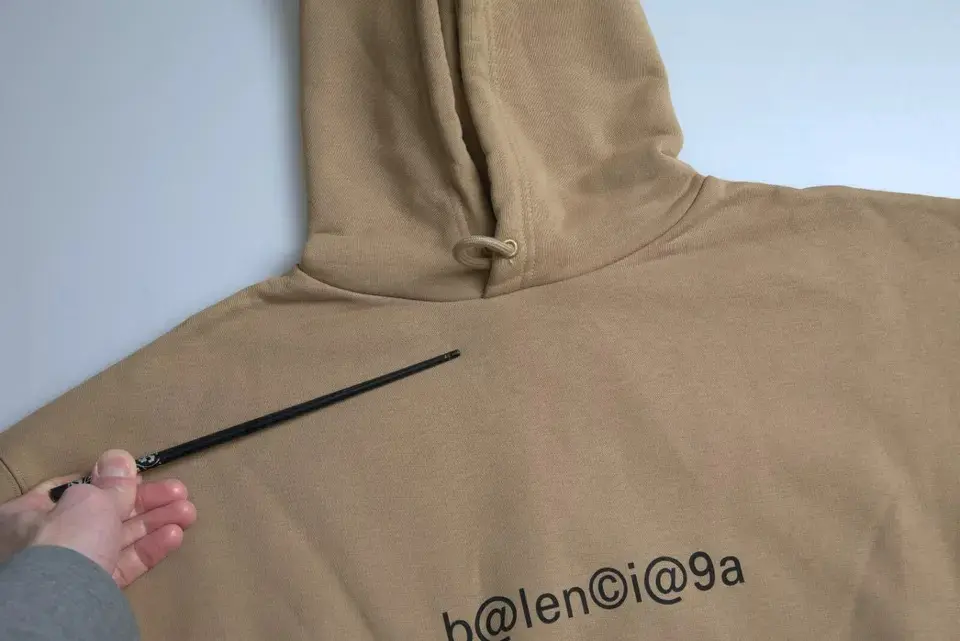 Balenciaga Tudorli sviter