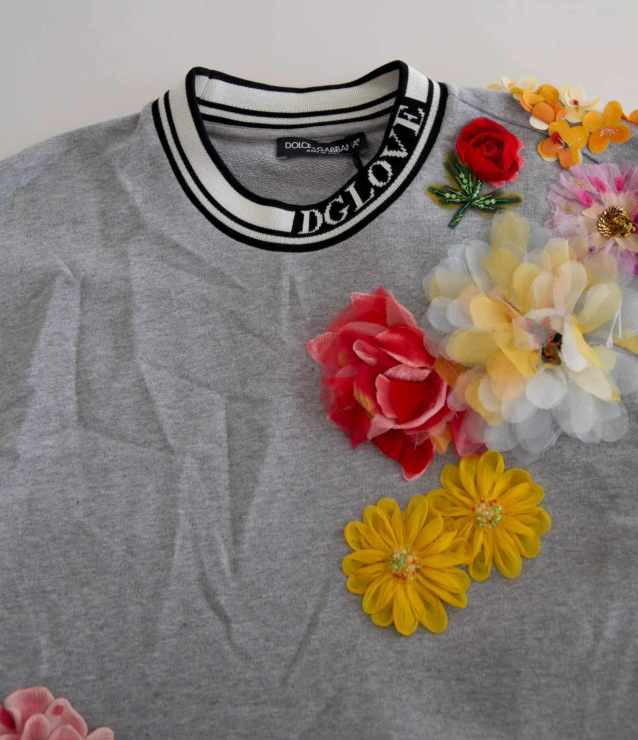 Dolce & Gabbana Amore Queen gul bosilgan kulrang sviter