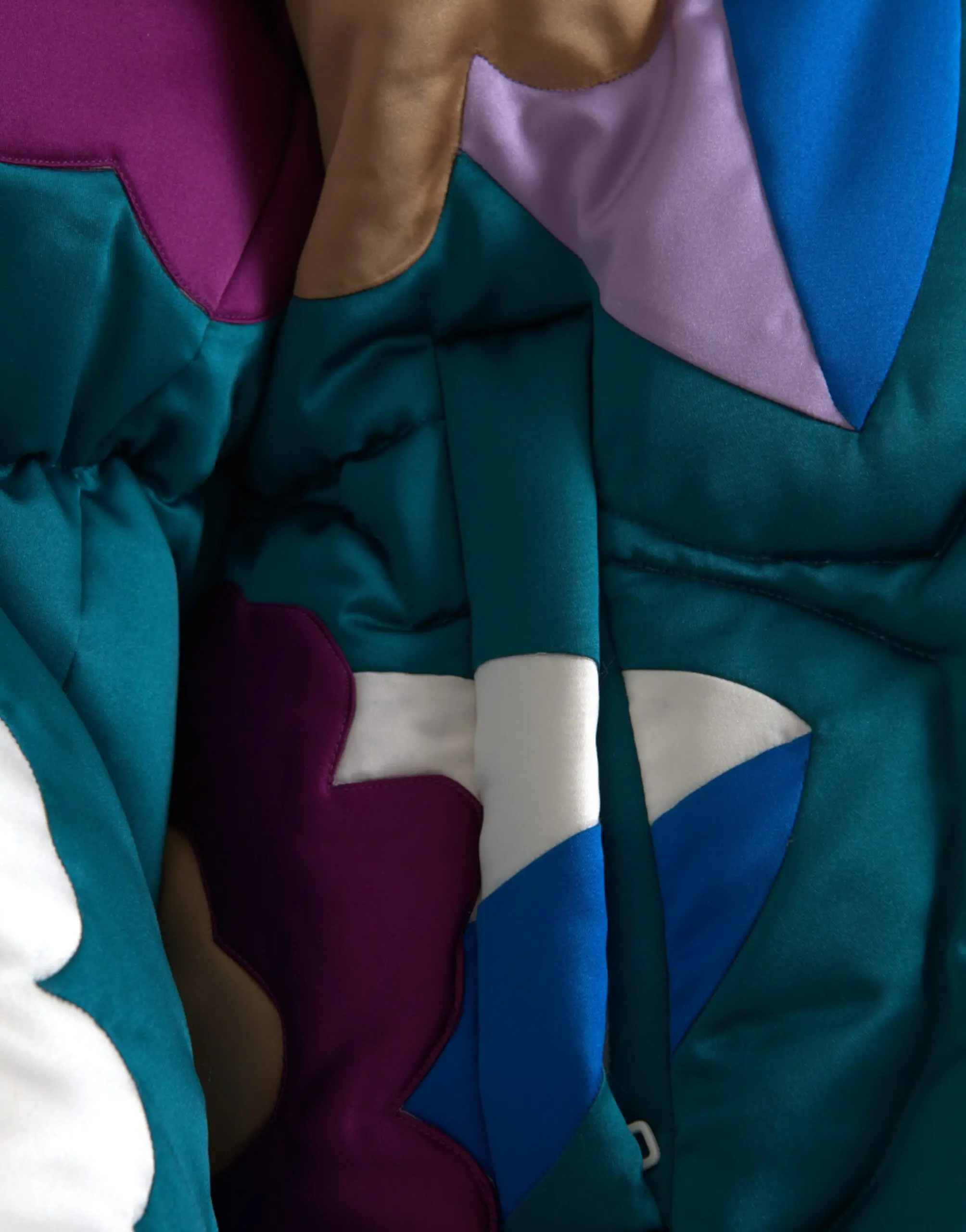Windbreaker Dolce & Gabbana tomonidan yengil yomg'irlik kurtkasi