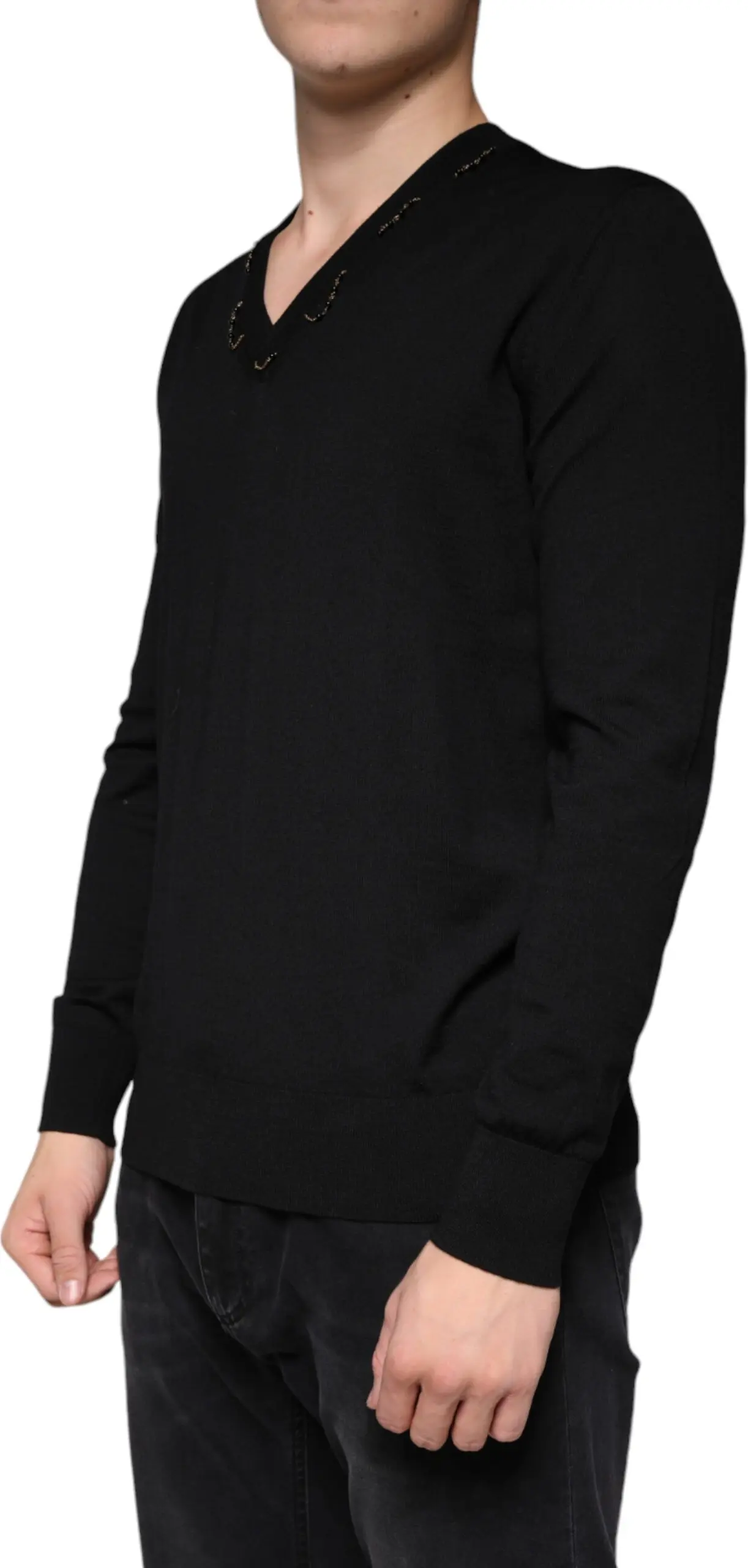 Dolce & Gabbana'dan qora bezakli V-boʻyinli sviter