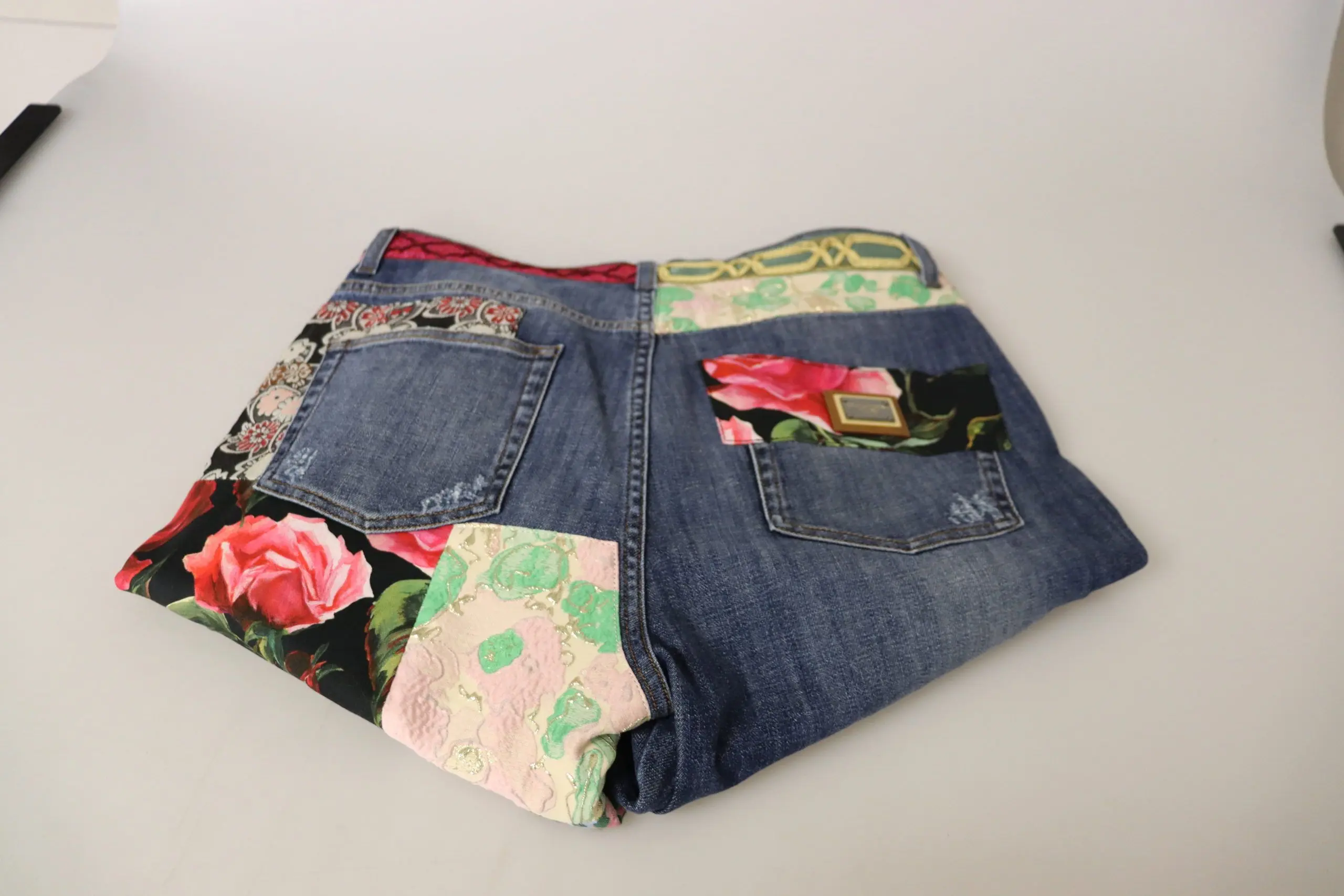 Dolce & Gabbana ko'k patchworkli, yengil yuqori belli tor jinsi shimlar