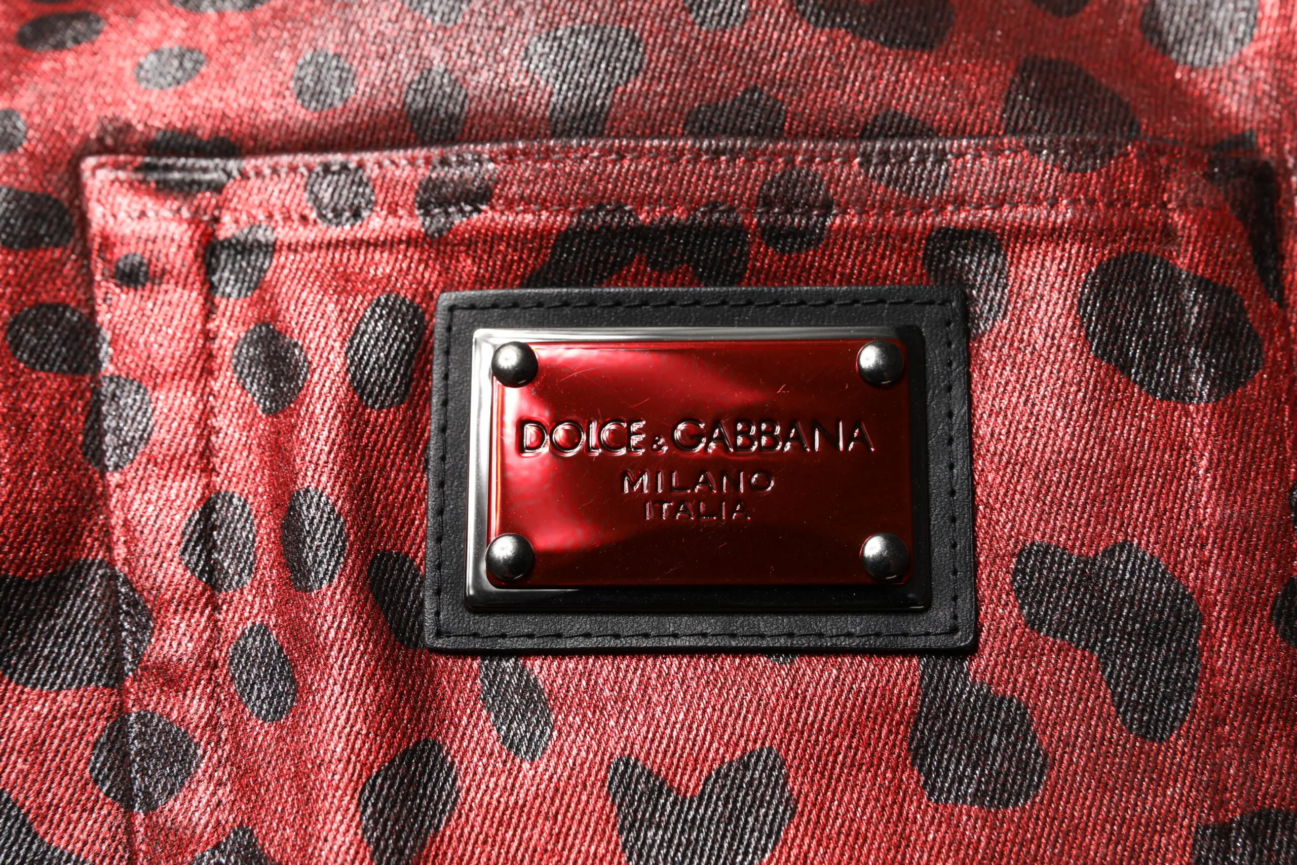 Джинсы прямого кроя Dolce & Gabbana из хлопка с принтом "Красный леопард" для мужчин
