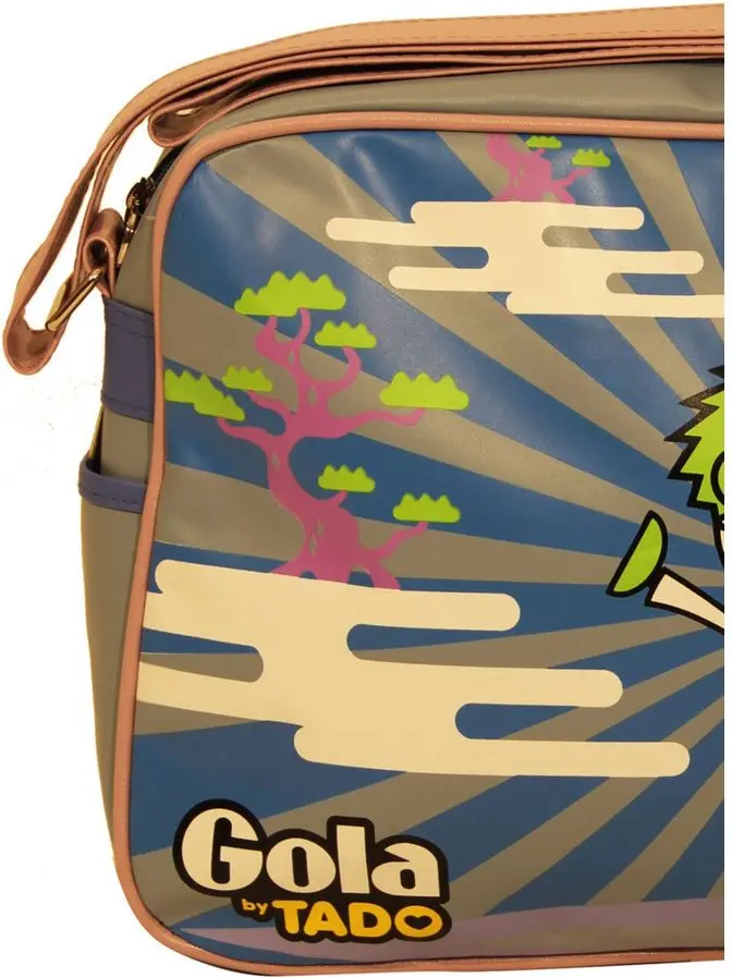 Gola yengil ko'k sumka