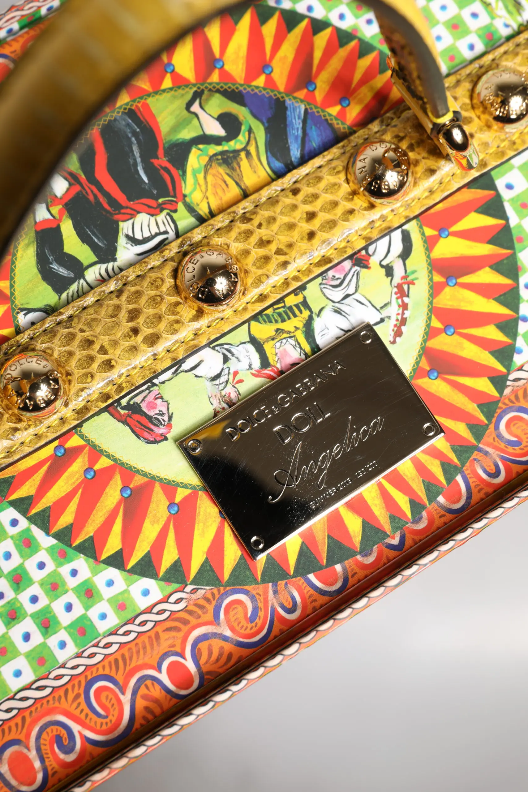Aksesuar qutisi Dolce & Gabbana Qizil Kiyim Moda Qo'g'irchoqlari