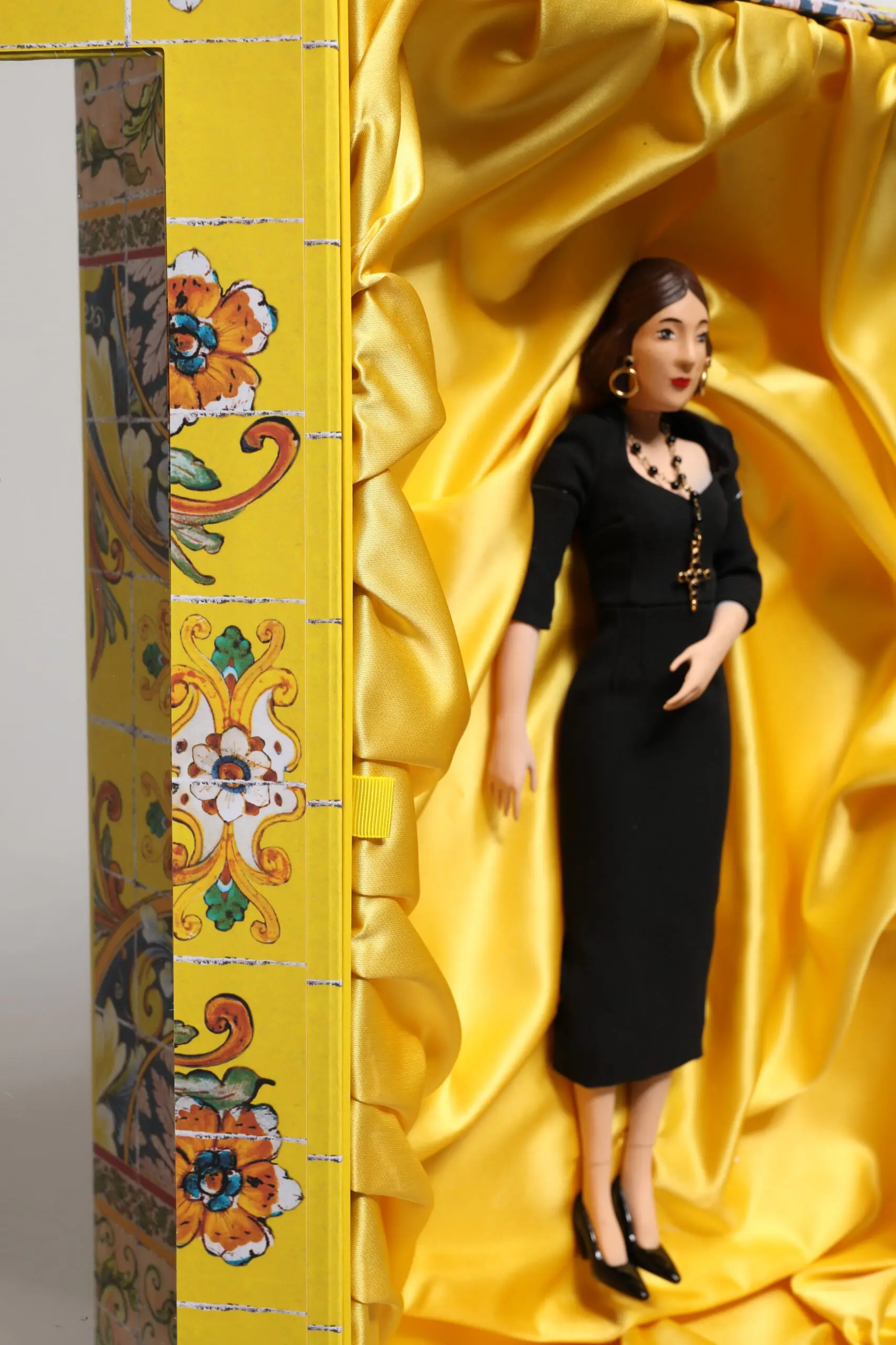 Mushukcha Dolce & Gabbana Qora Kiyim Seramika Porselen Moda Qora Sumka