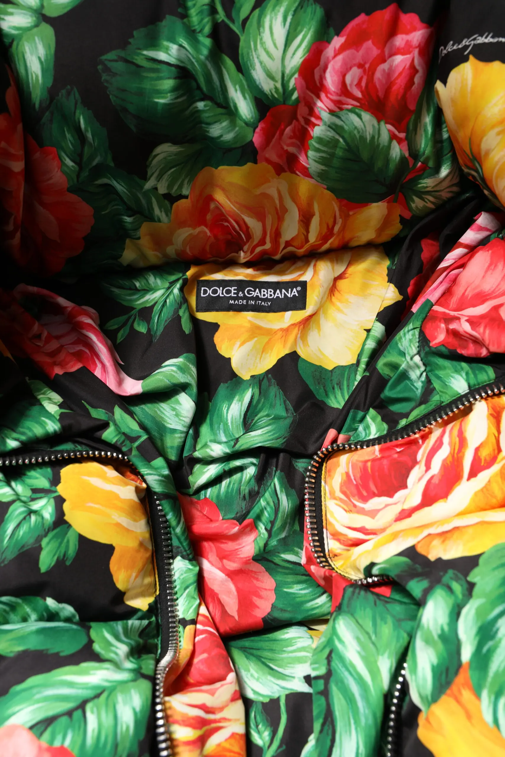 Dolce & Gabbana dan ko'p rangli gulli yengil kurtka