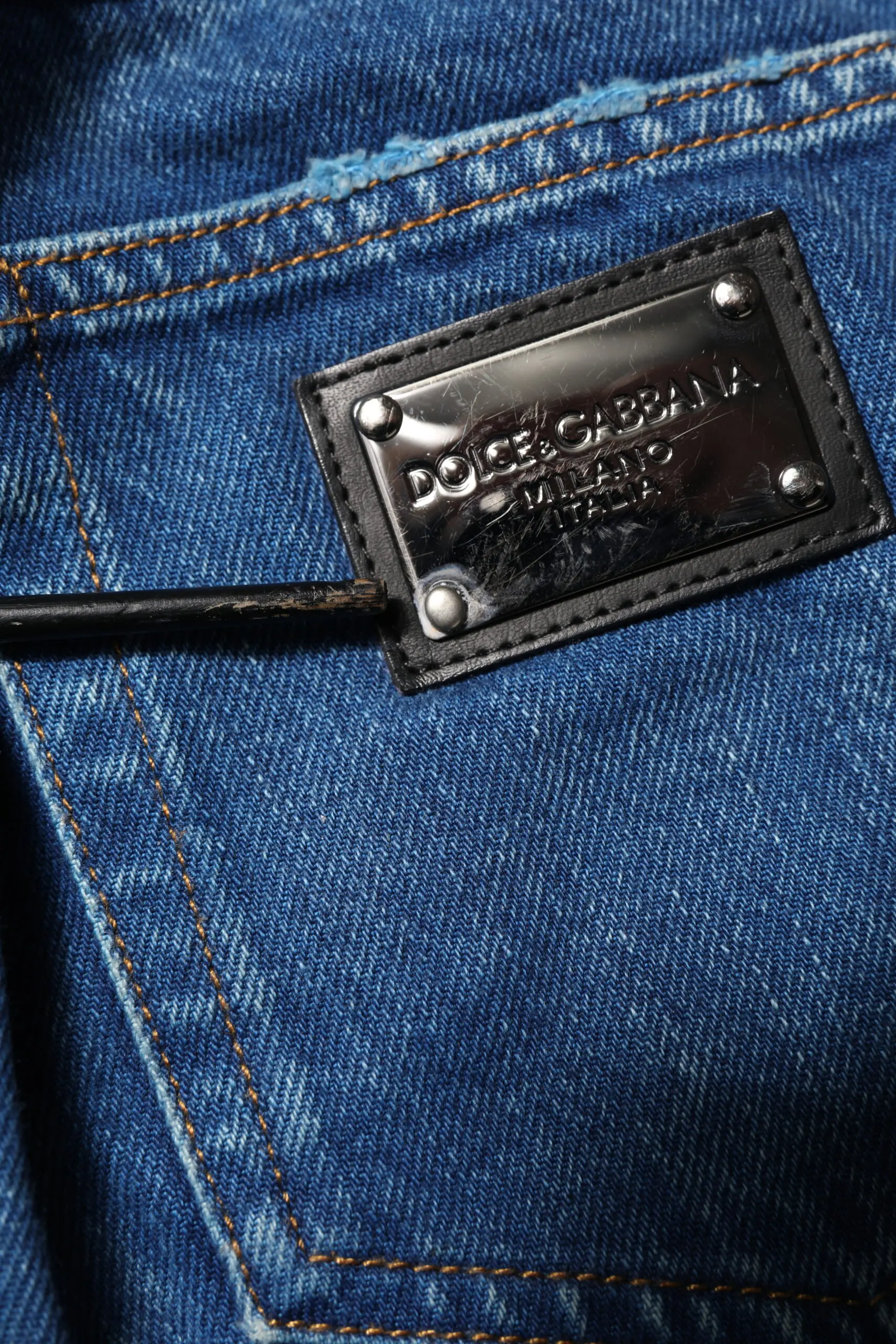 Dolce & Gabbana logotipli ko'k yuvosh jinsi shim