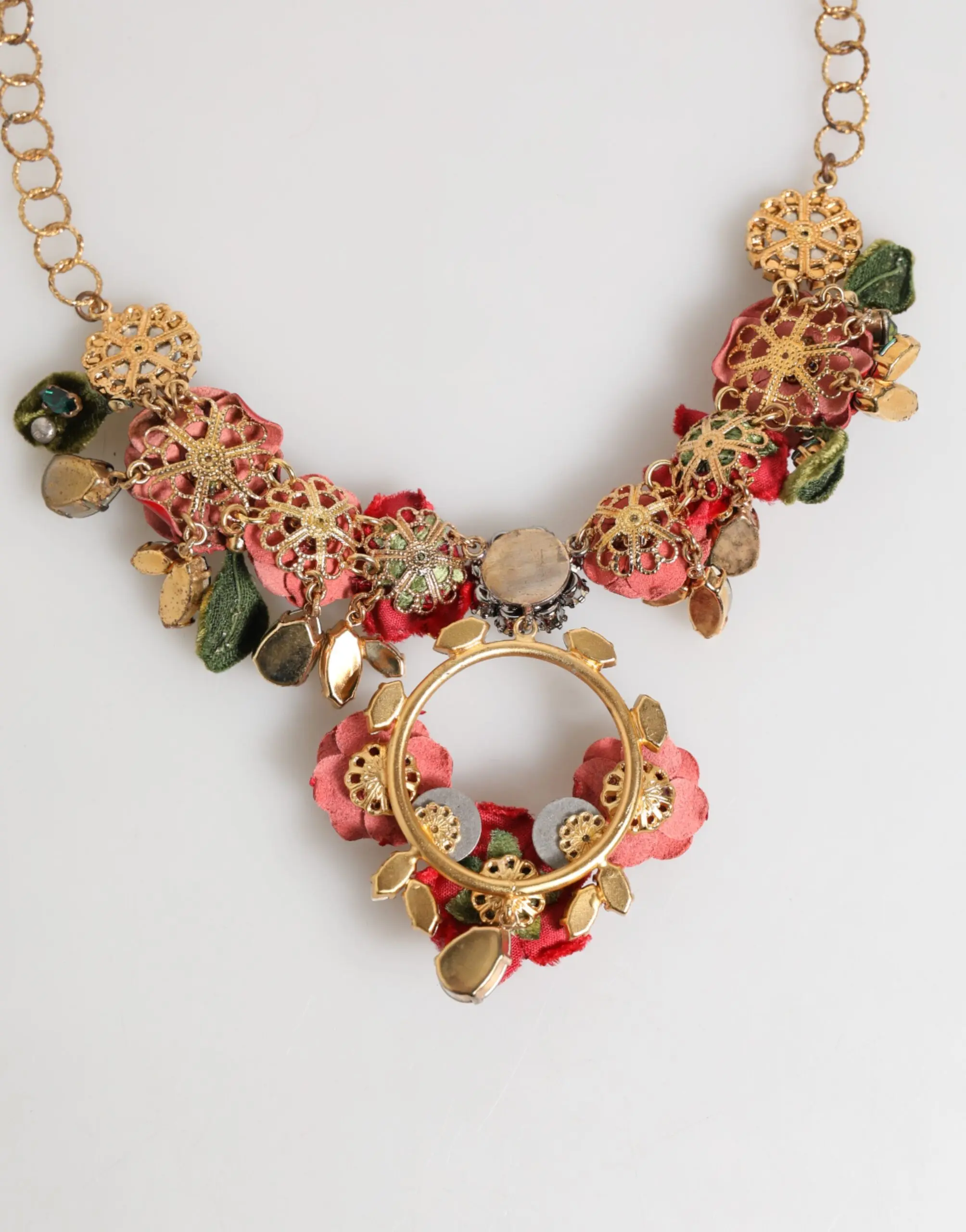 Крупное колье Dolce & Gabbana с цветочным мотивом розы