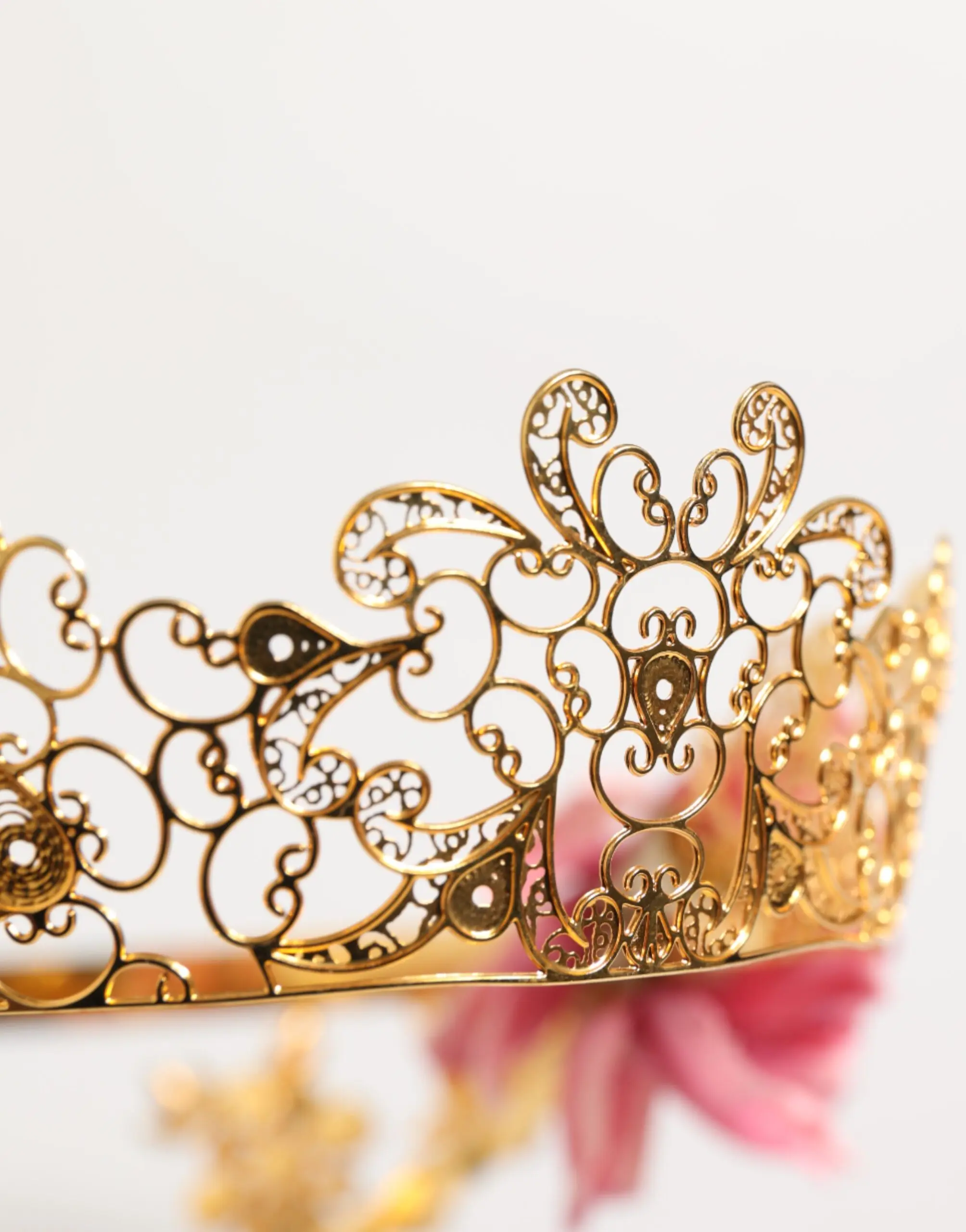 Dolce & Gabbana guliyoli bezakli bosh kiyimi