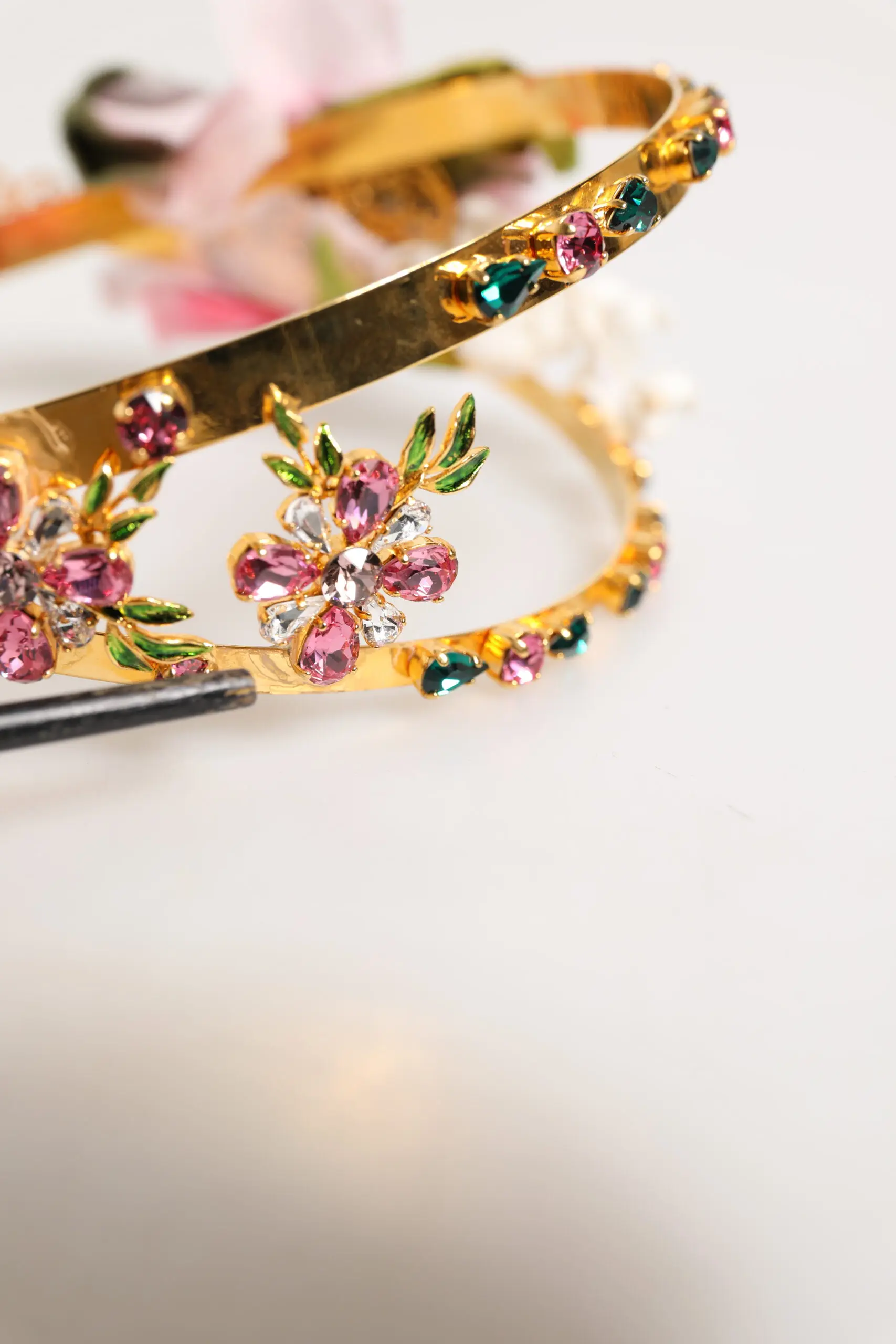Dolce & Gabbana guliyoli bezakli bosh kiyimi