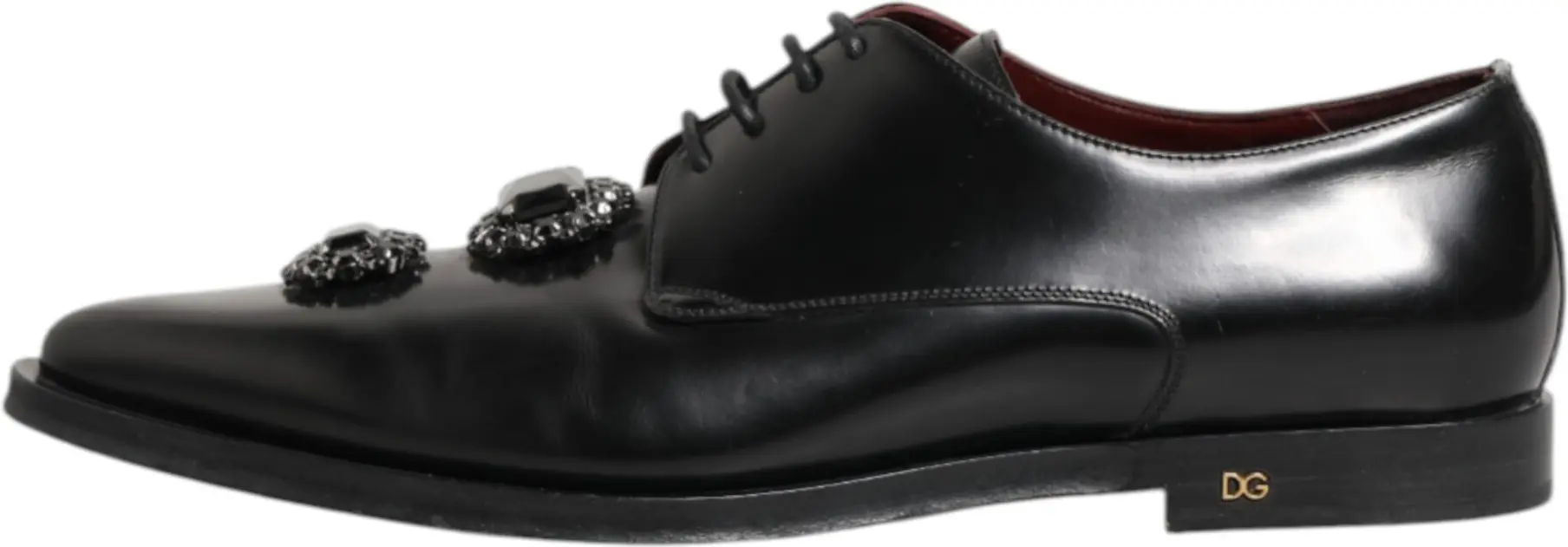 Dolce & Gabbana tomonidan taqdim etilgan qora charmdan toshlar bilan bezatilgan Derby poyabzali
