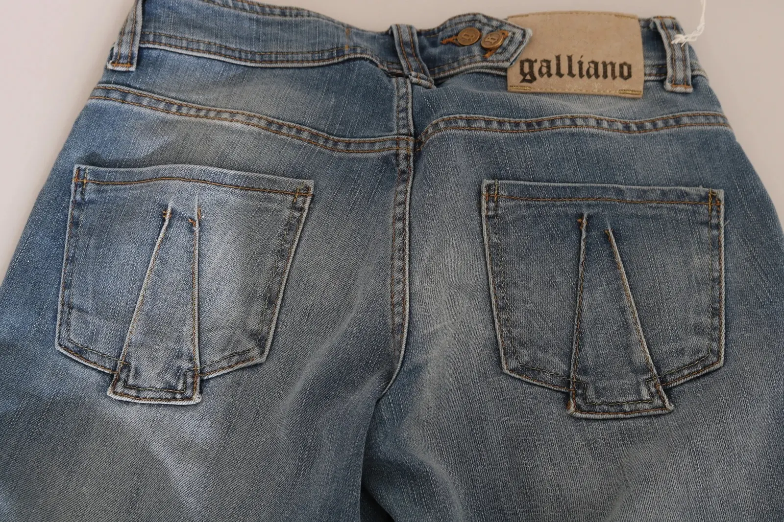 John Galliano ko'k yuvilgan jinsi shimlar