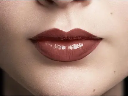 Помада-стик L'Oreal Professional Color Riche Shine