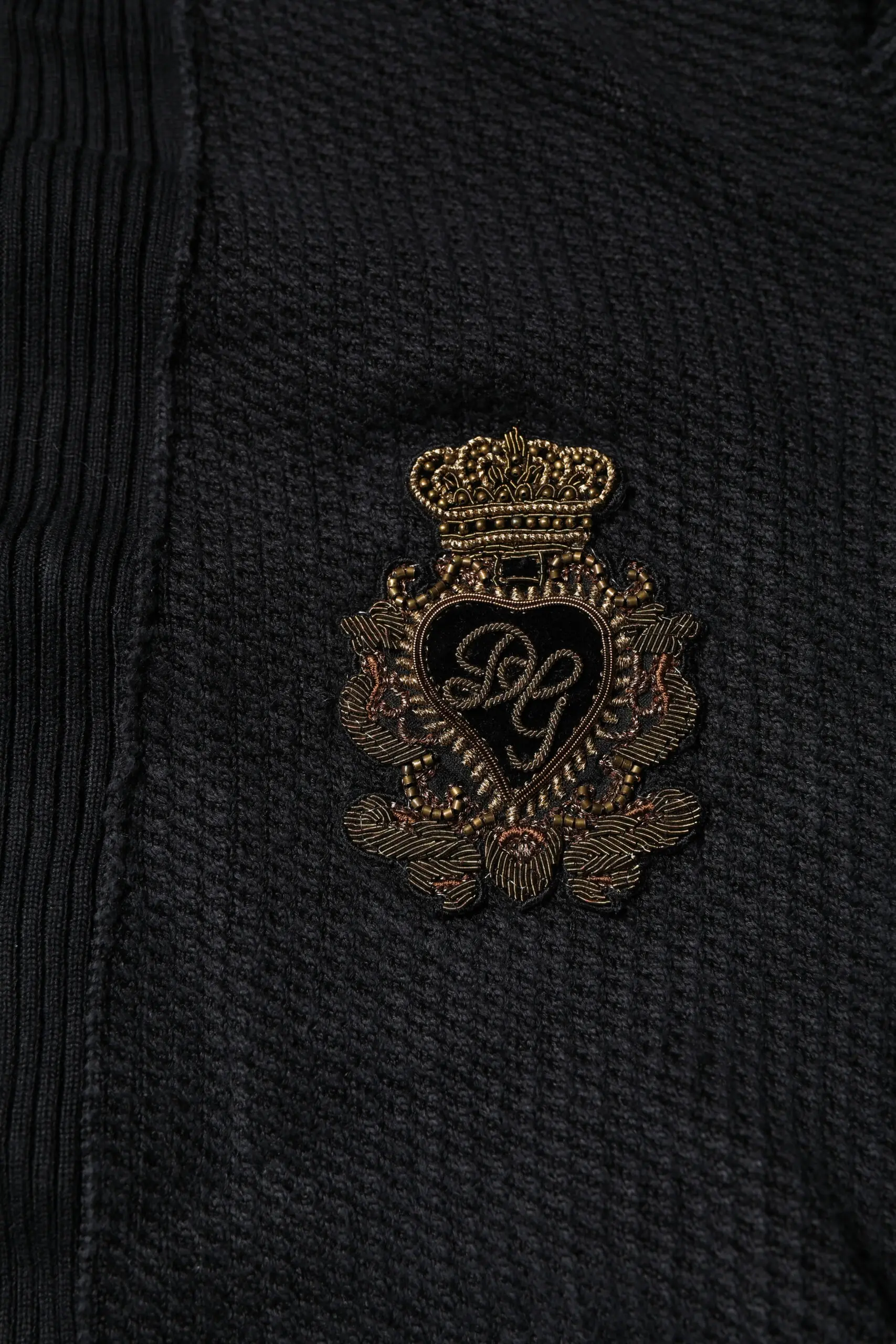 Черный пуловер-свитер Dolce & Gabbana с геральдическим узором и пуговицами из шелка