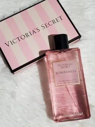 Victoria's Secret Tana Efpiri