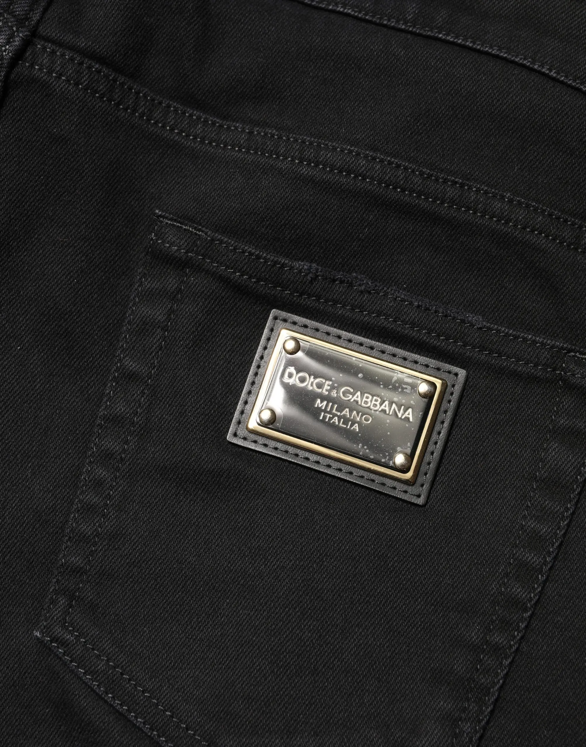 Dolce & Gabbana'ning qora yirtiqloqi ingichka jinsilar