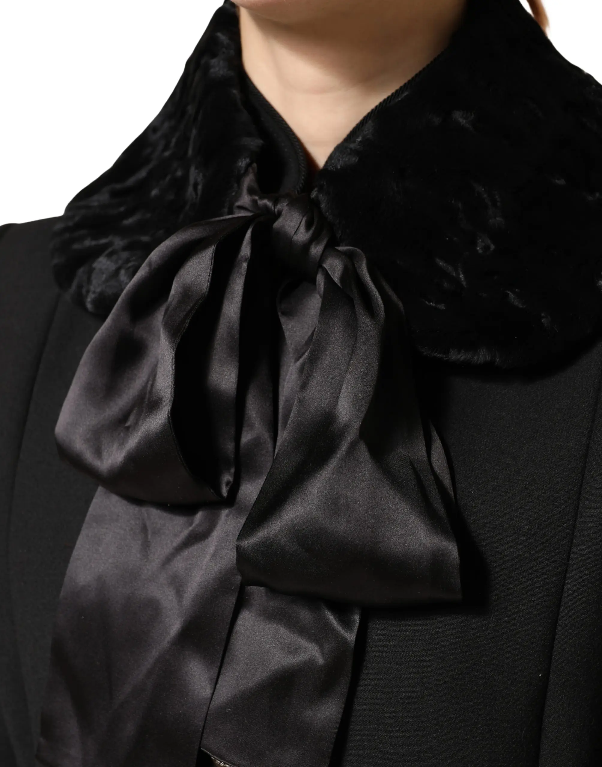 Dolce & Gabbana qora qo'y terisidan ayollar uchun bo'yinbog'li sharf