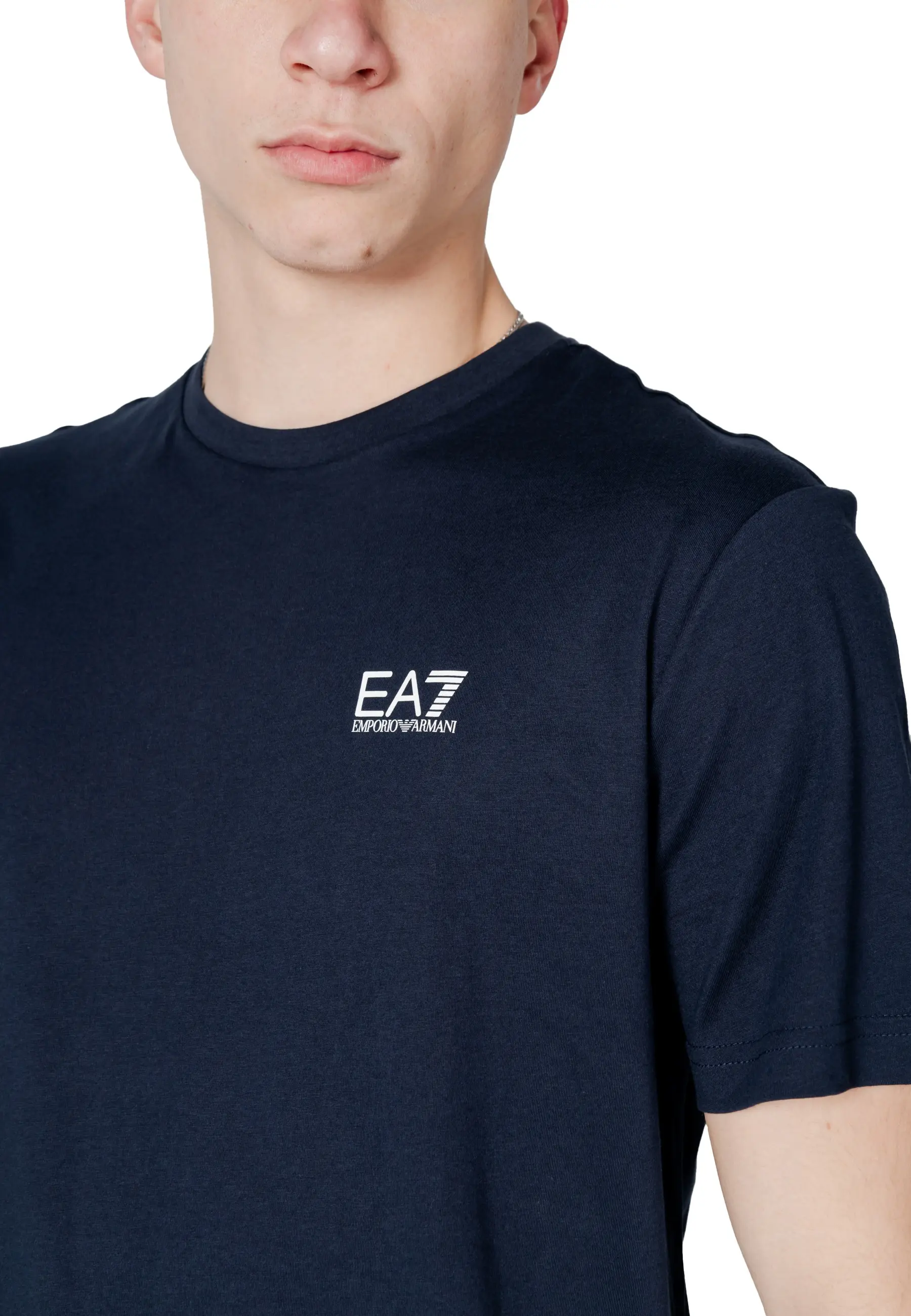 EA7 futbolkasi