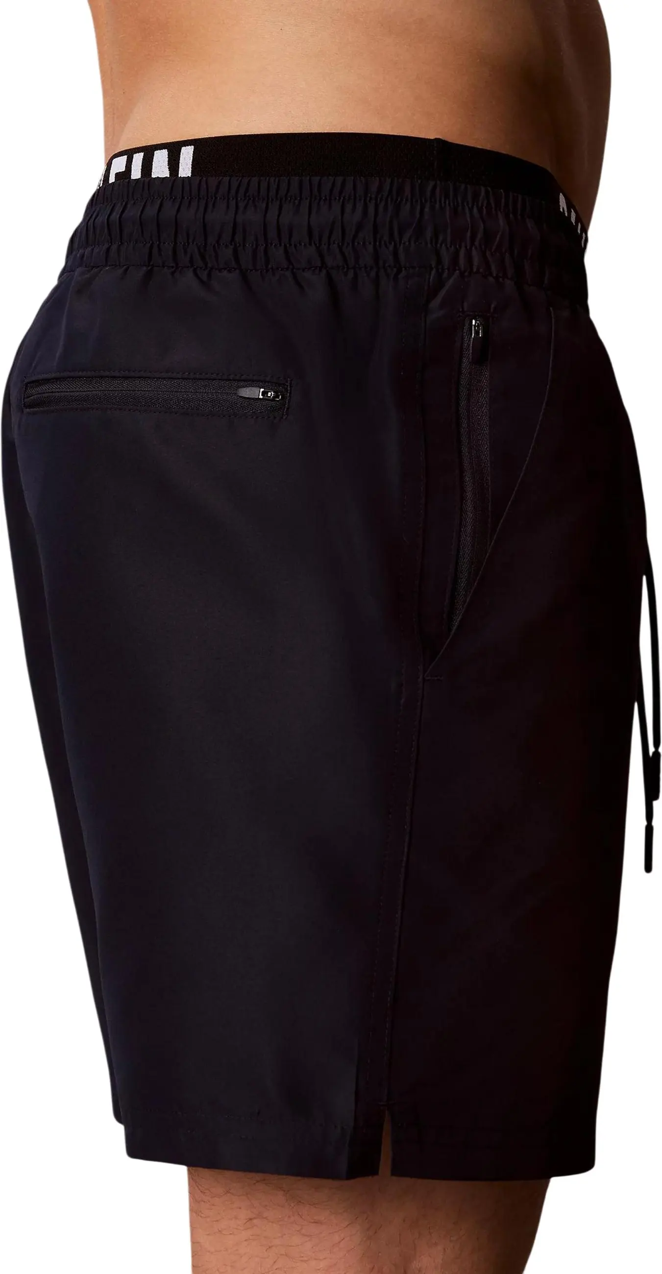 Calvin Klein Jeans suzuvchi kiyimlari
