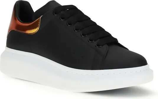 Alexander McQueen krossovkasi