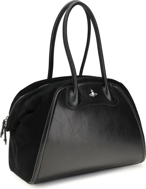 Vivienne Westwood yelkasidagi sumkasi