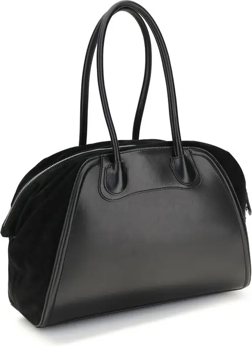 Vivienne Westwood yelkasidagi sumkasi