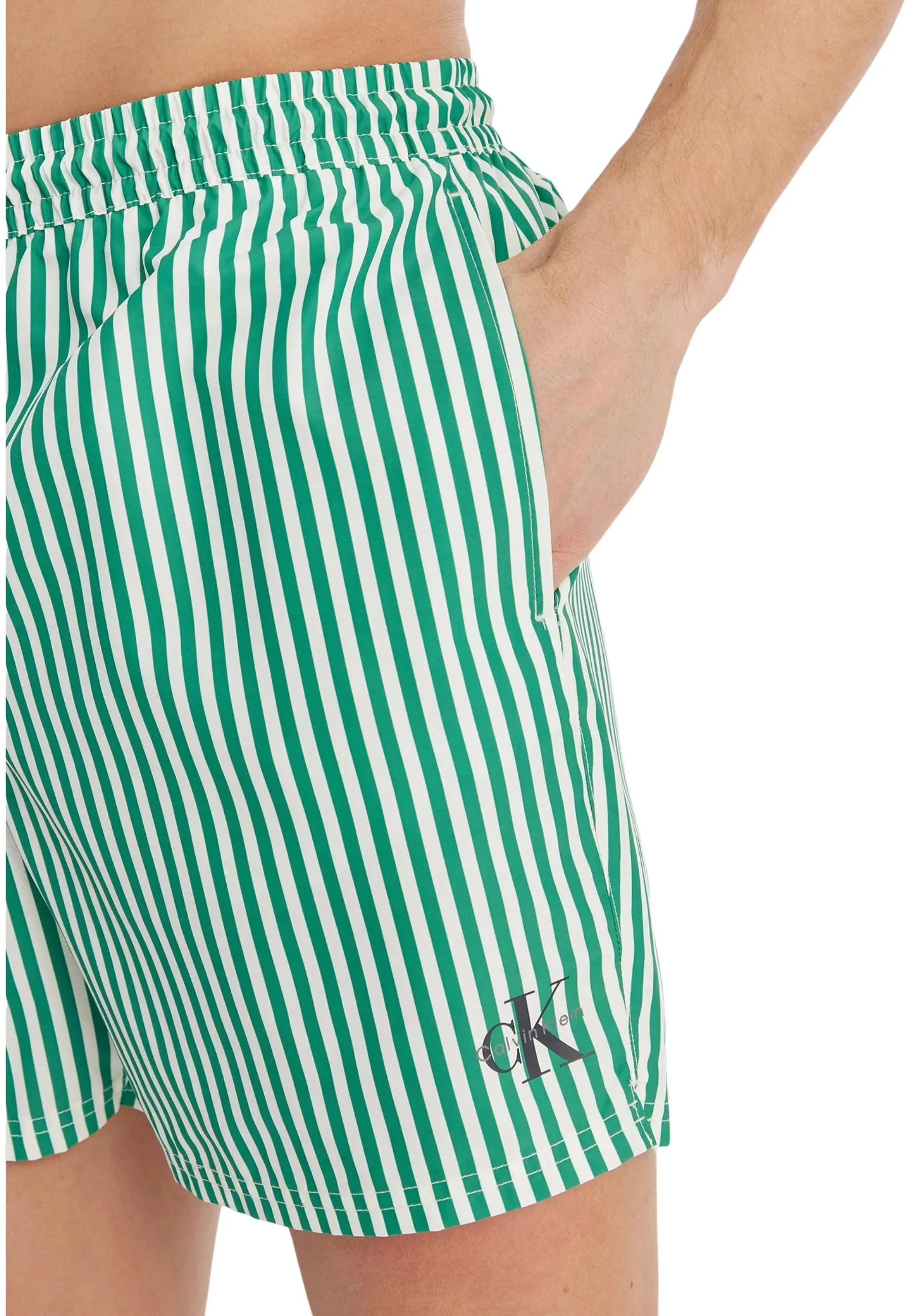 Calvin Klein Jeans suzuvchi shortilari