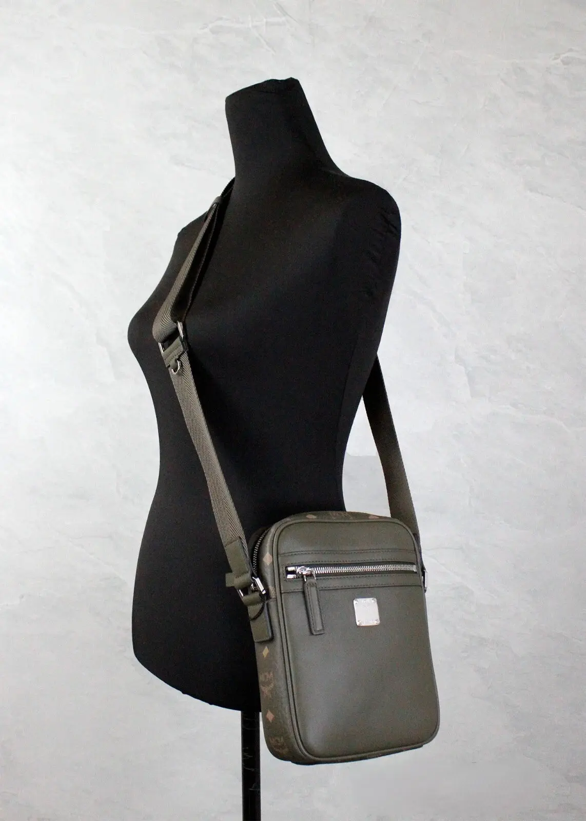 MCM Visetos Charidan Crossbody sumkasi