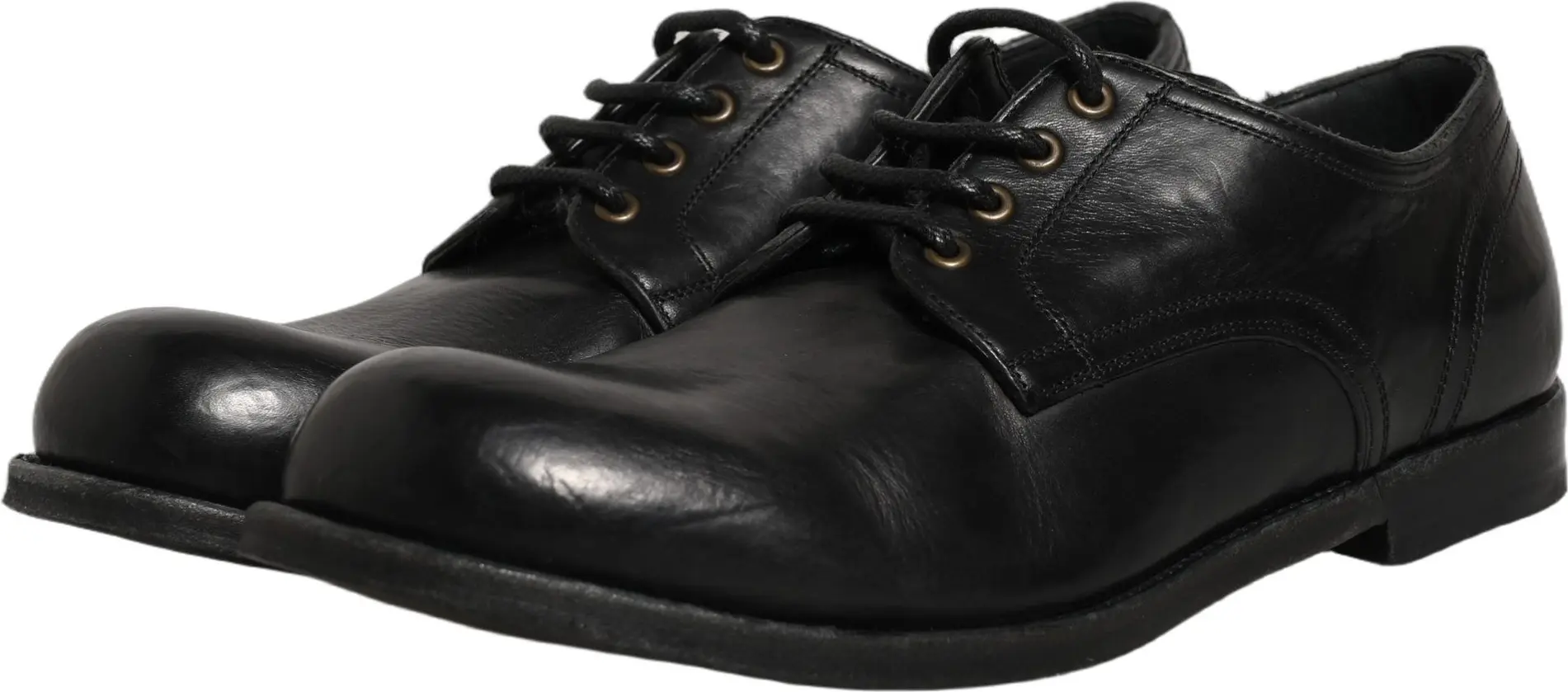 Dolce & Gabbana tomonidan ishlab chiqarilgan Derby rasmiy poyabzali
