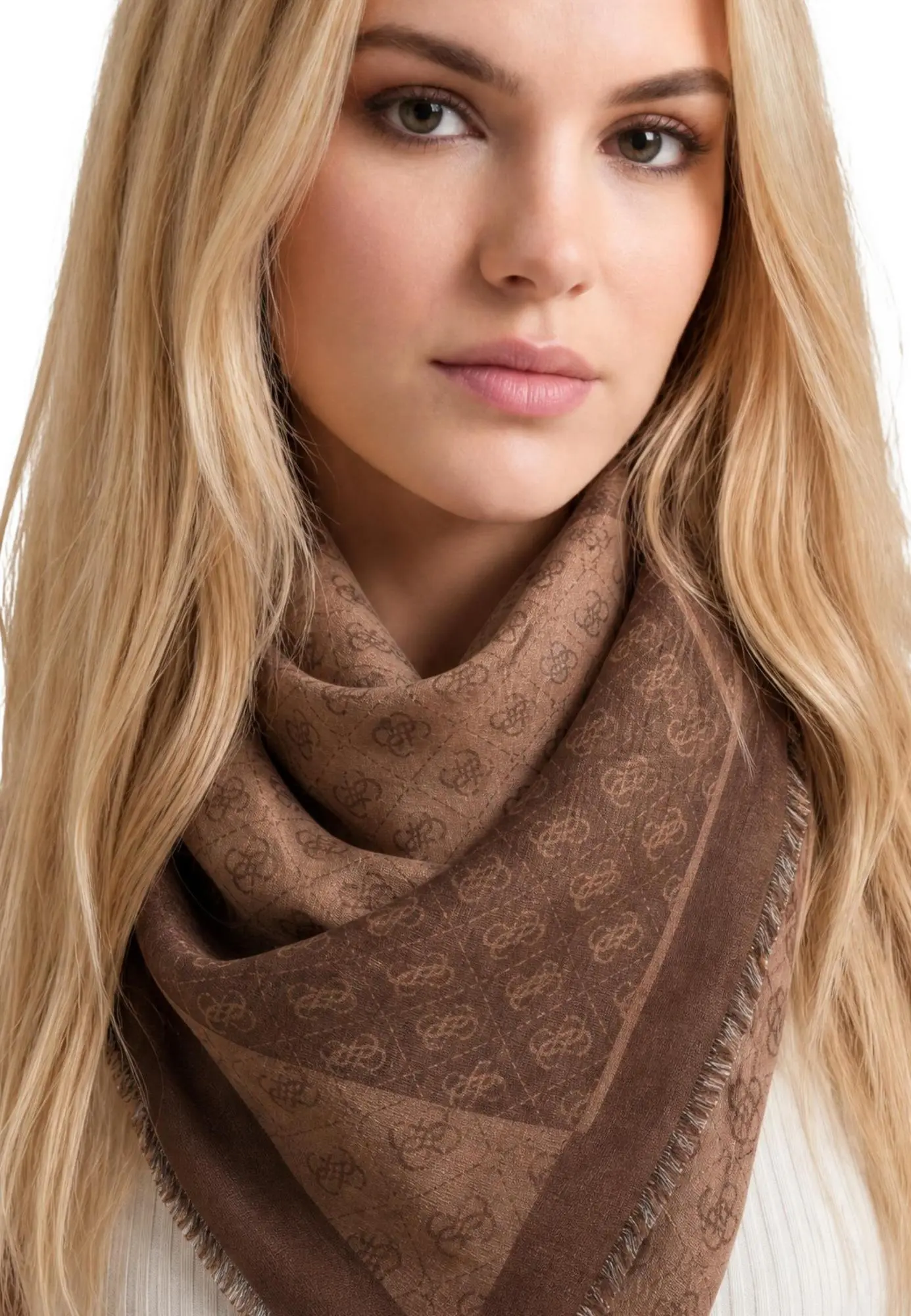 Шарфы GUESS