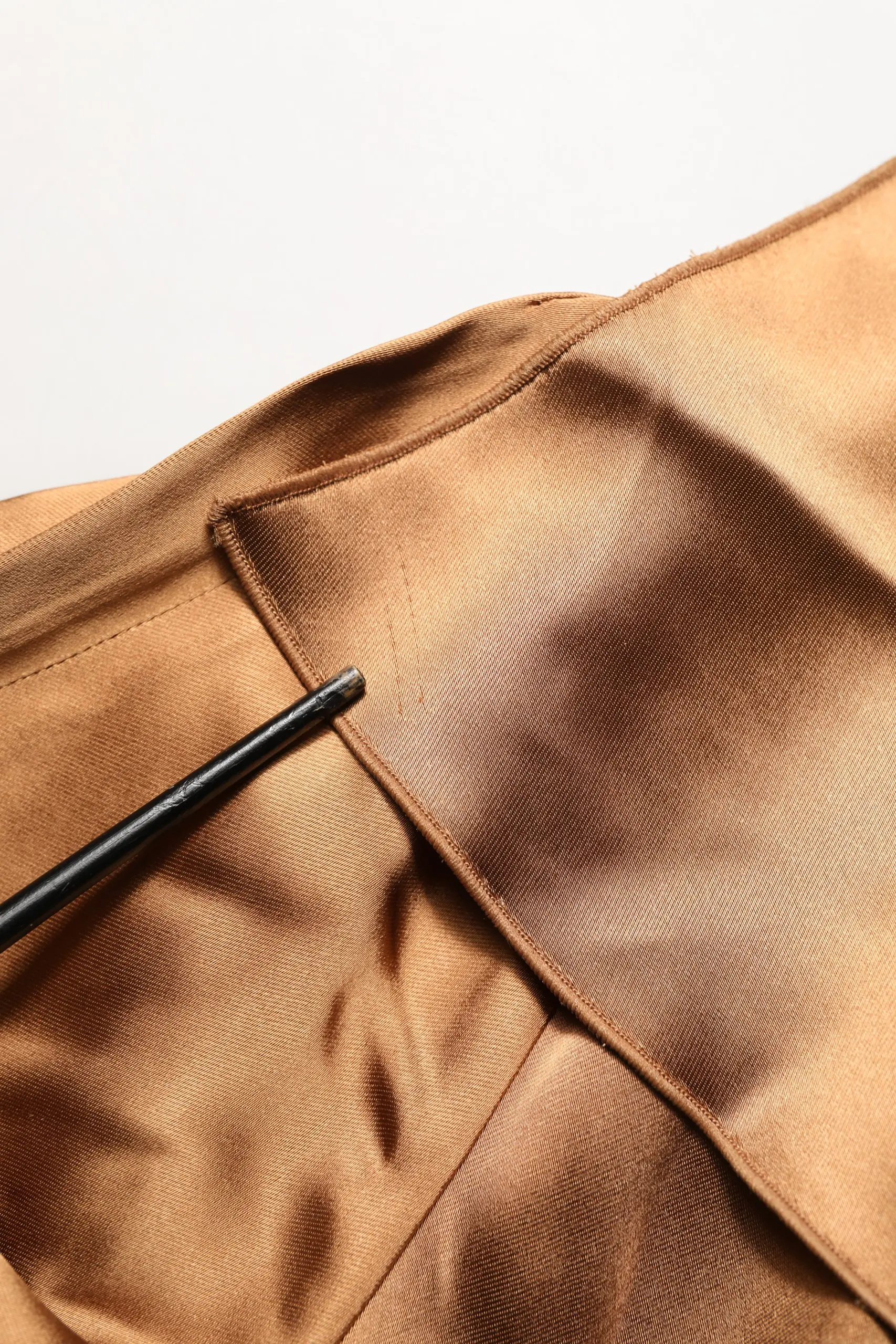 Armani Emporio jigarrang ipakli atsetatli o'rashli belbog'li mini ko'ylak