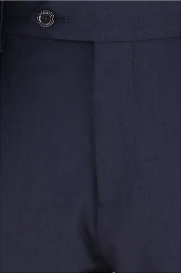 Lardini kostyumi