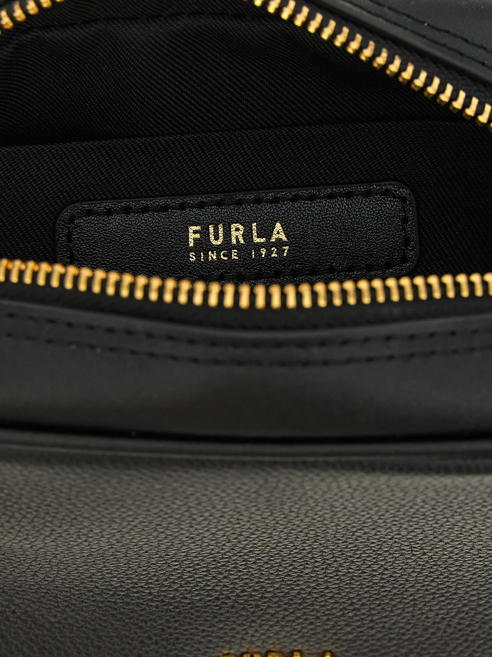 Furla Poppy S sumkasi