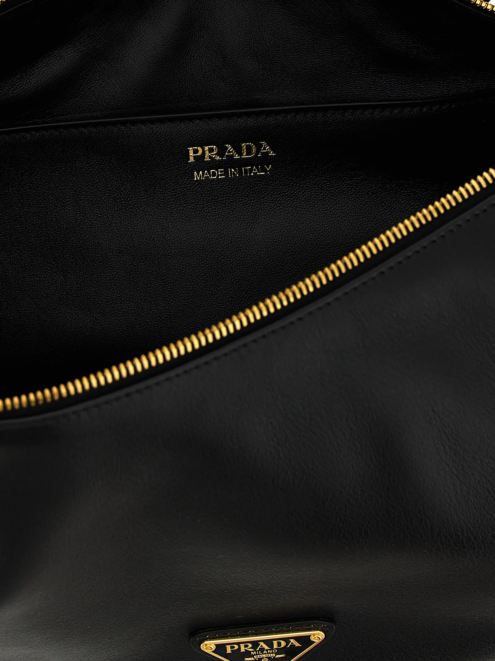 Prada Demi-lune yelkaga osiladigan sumka