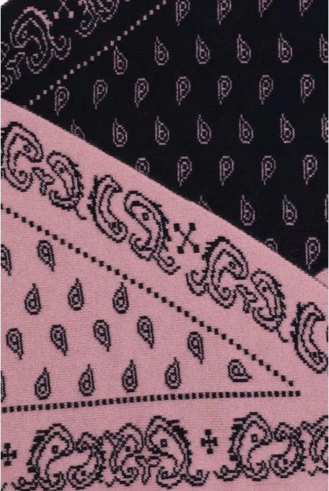 Scarf Guest in Residence